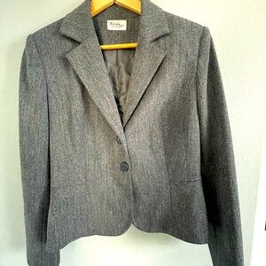 Beautiful grey vintage jacket by Kerju.